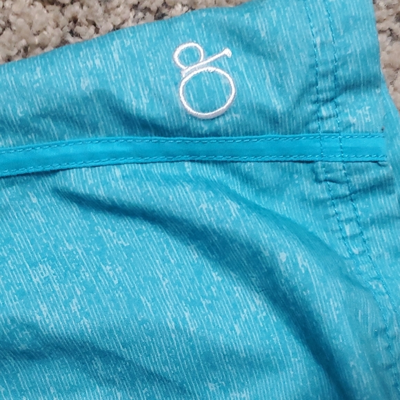 Medium OP swim trunks with mesh lining & velcro side pocket excellent condition! - Picture 2 of 4